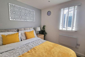 Private Garden Studio near London free Freeparking